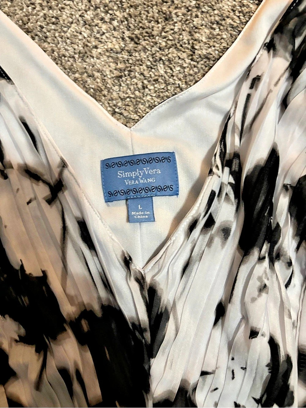 Simply Vera Wang Abstract Print V-Neck Dress in White & Black Size Large